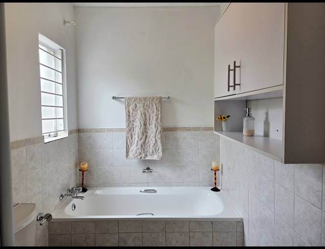 2 bed property for sale in NOORDHANG